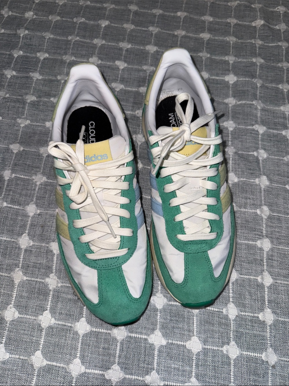 adidas Women’s Green, White & Cream Vintage-Inspired Sneakers 9.5